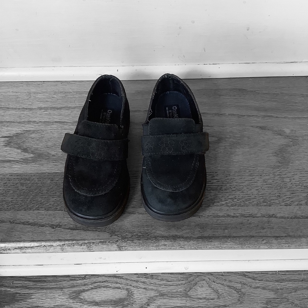 OshKosh B’gosh black penny loafers. Size 9.